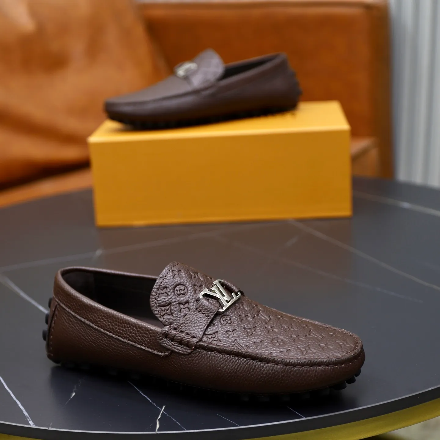 Ex-factory price: 480💰【LV】Louis Vuitton ⚠️High-end men’s driving and pedal series ⚠️38-44 (customized for 45) ⚠️All original cowhide leather! Thick and soft! Made entirely of calfskin lining! The latest non-slip beanie sole! Three-dimensional package technology! Fashionable and classic! Handicrafts! Original high quality! Feel free to compare!